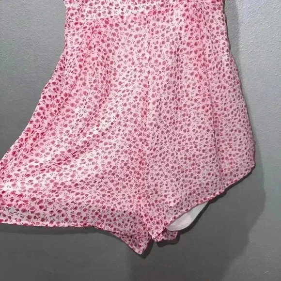Le Lis Collection Romper, Size M, White & Red - Picture 3 of 7